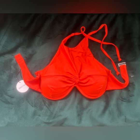 Andrea Iyamah GADA BIKINI - Picture 4 of 10